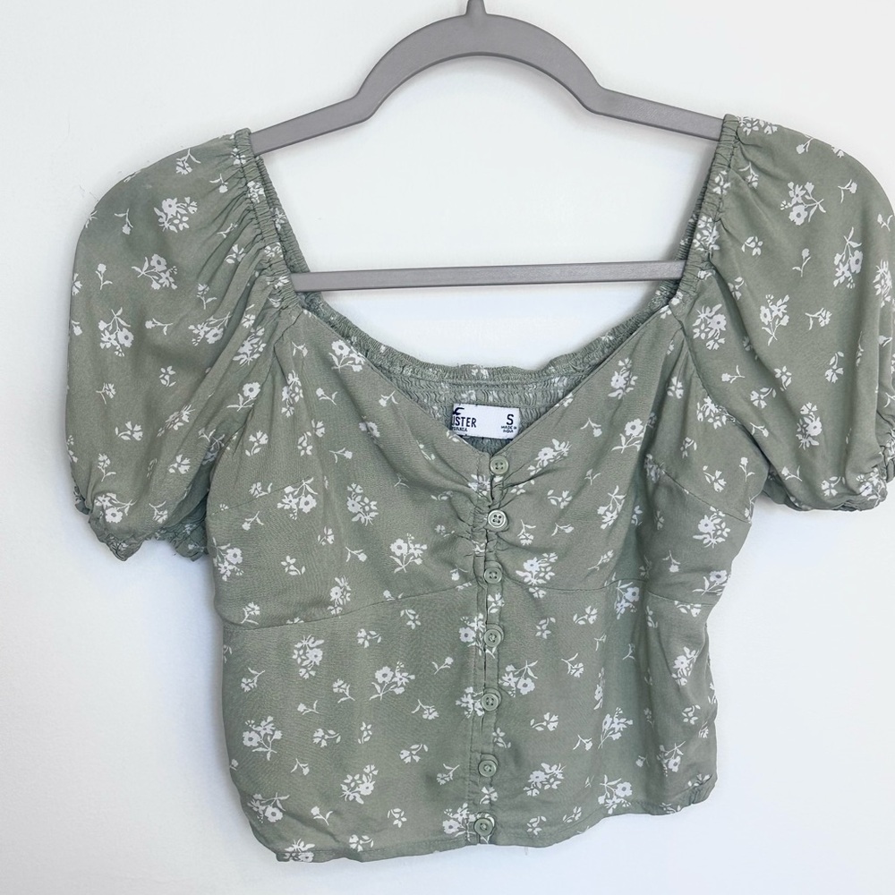 Hollister Light Sage Green Floral Puff Sleeve Crop Top